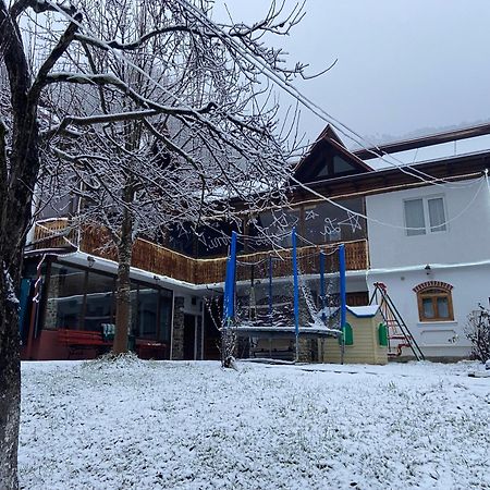 Casa Colt De Rai Villa Brezoi Exteriör bild