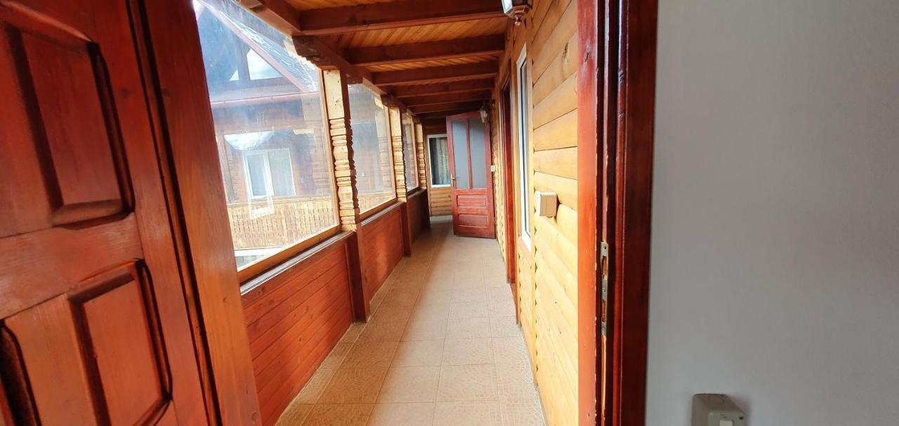 Casa Colt De Rai Villa Brezoi Exteriör bild