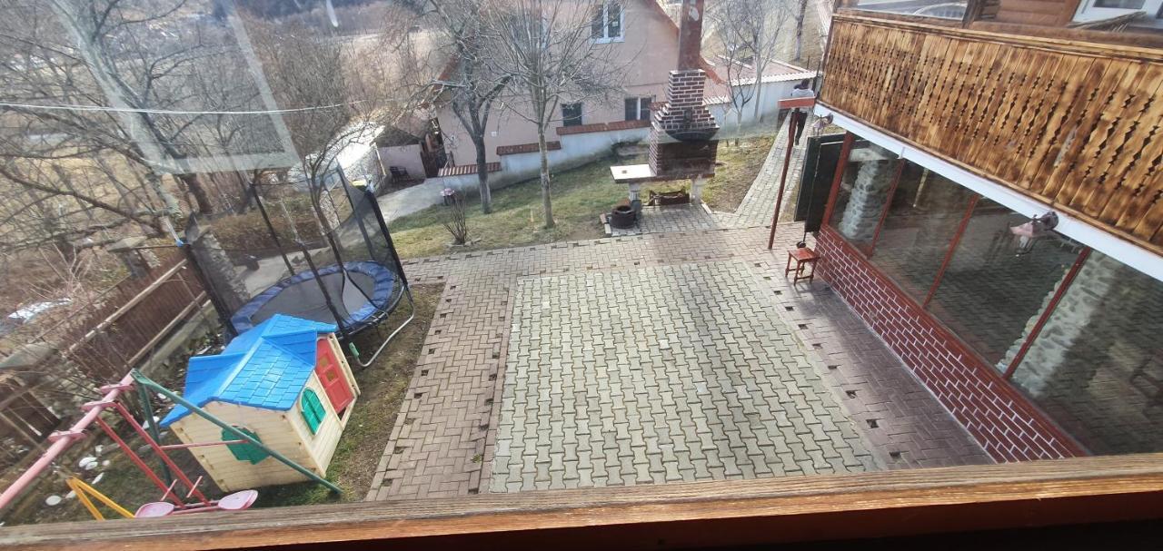 Casa Colt De Rai Villa Brezoi Exteriör bild