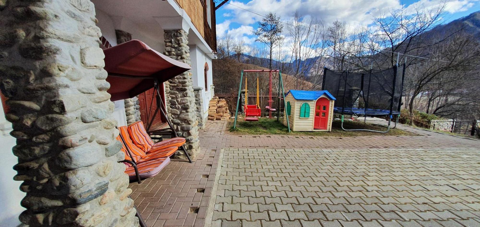Casa Colt De Rai Villa Brezoi Exteriör bild