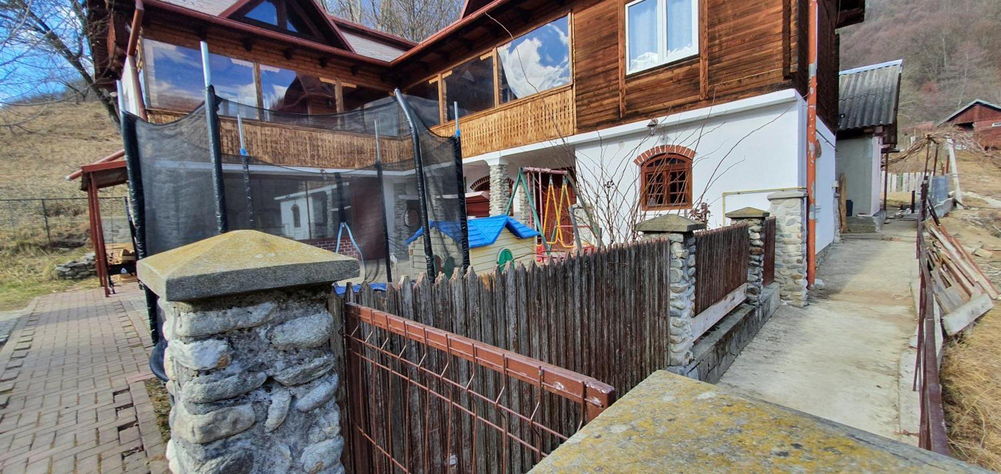Casa Colt De Rai Villa Brezoi Exteriör bild