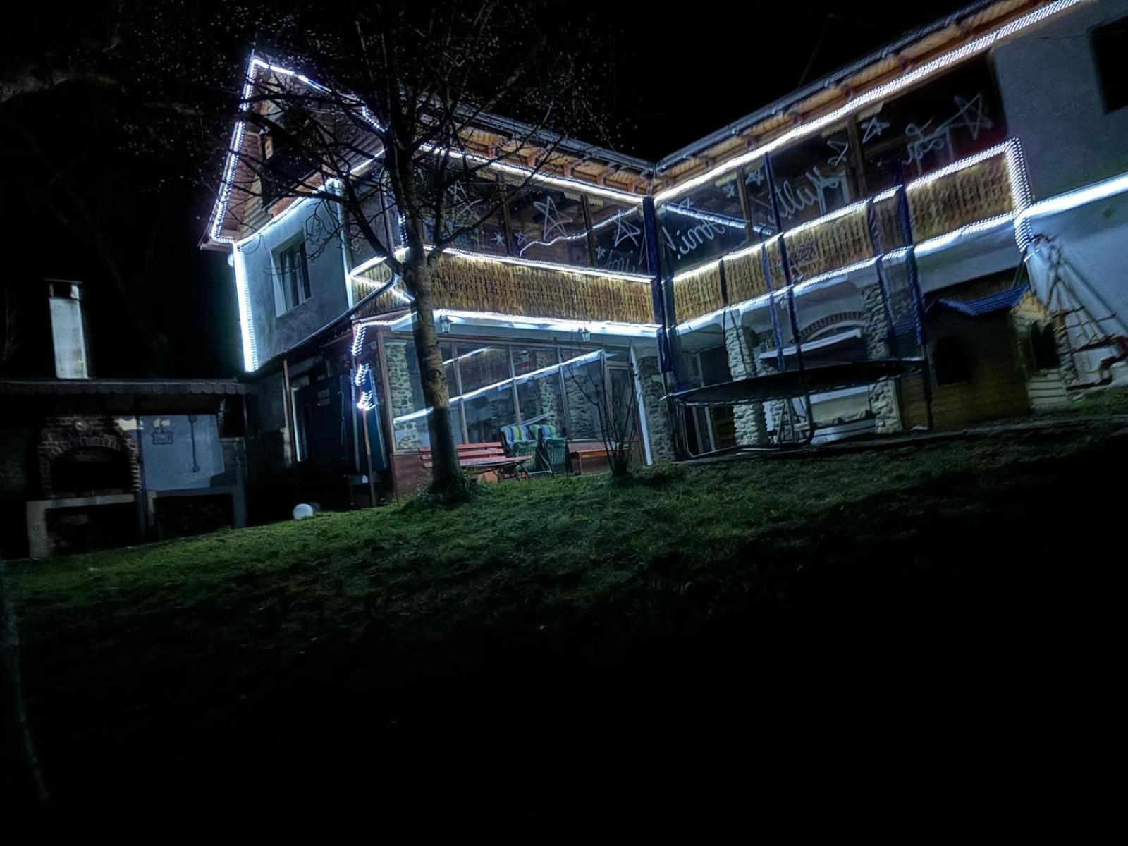 Casa Colt De Rai Villa Brezoi Exteriör bild